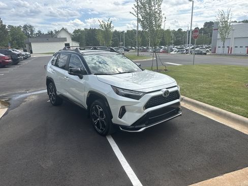 Used 2025 Toyota RAV4 XSE w/ Premium Package AWD/4WD image 9