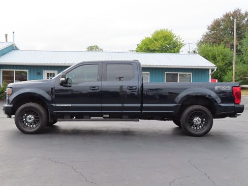 Used 2022 Ford F250 Lariat w/ Black Appearance Package image 3