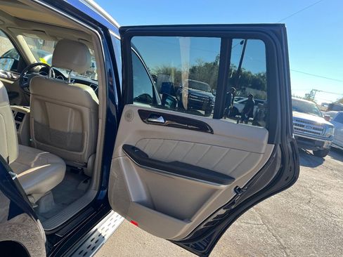 Used 2014 Mercedes-Benz GL 450 4MATIC image 38