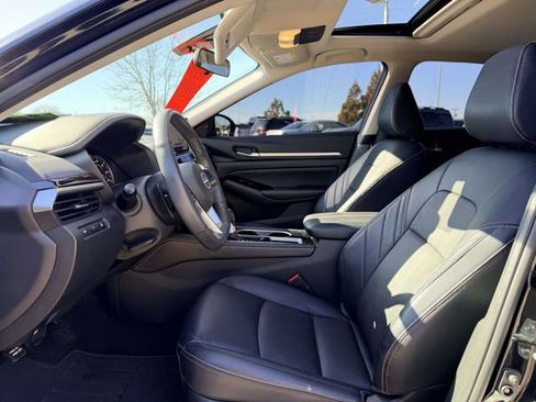 Used 2024 Nissan Altima 2.5 SR w/ SR Premium Package image 18