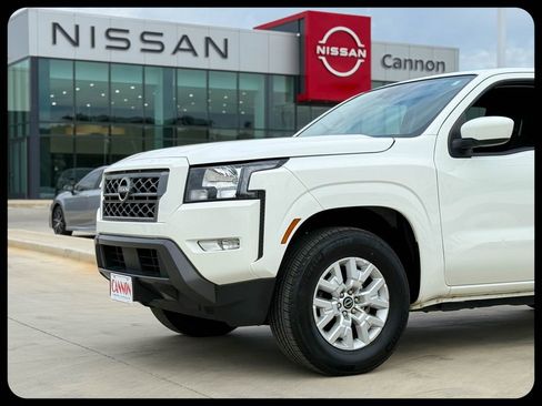 Used 2024 Nissan Frontier SV w/ SV Convenience Package RWD image 2