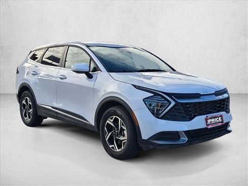 Used 2025 Kia Sportage LX AWD/4WD image 3