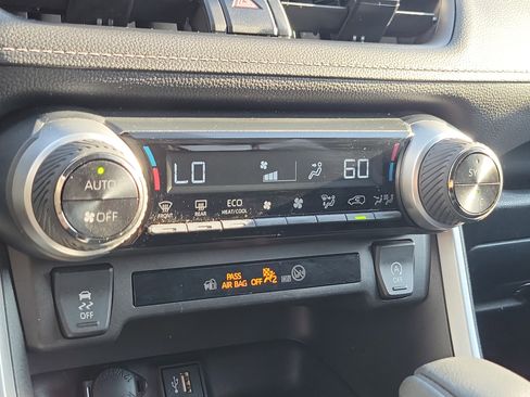 Certified 2025 Toyota RAV4 XLE AWD/4WD image 28