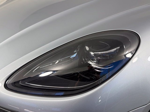 Used 2025 Porsche Macan AWD/4WD image 14