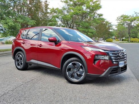 Used 2025 Nissan Rogue SV AWD/4WD image 2