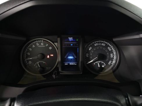 Used 2019 Toyota Tacoma TRD Off-Road AWD/4WD image 17