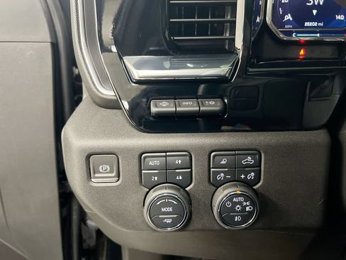 Used 2024 Chevrolet Silverado 2500 High Country w/ Technology Package AWD/4WD image 19