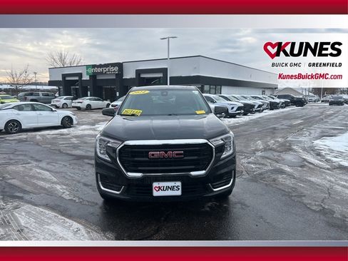 Used 2024 GMC Terrain SLE image 13