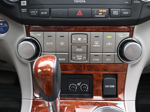 Used 2012 Toyota Highlander Limited image 35