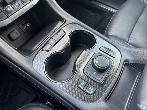 Used 2022 GMC Acadia SLT w/ Elevation Edition image 21