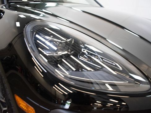 Certified 2026 Porsche Macan AWD/4WD image 11