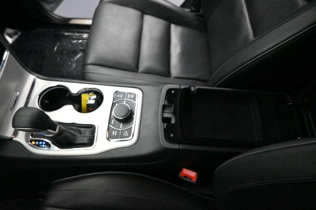 Used 2019 Jeep Grand Cherokee Summit AWD/4WD image 17