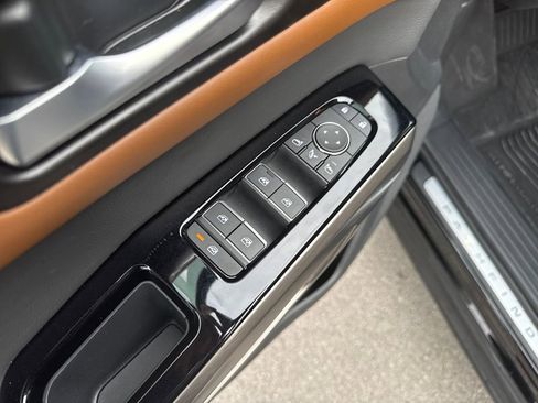 Certified 2025 Nissan Pathfinder Platinum image 12