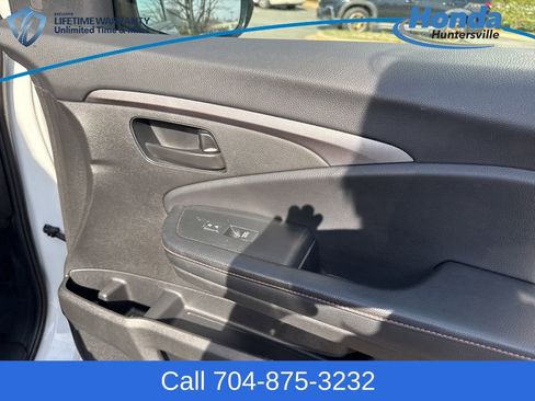 Used 2022 Honda Pilot TrailSport image 21