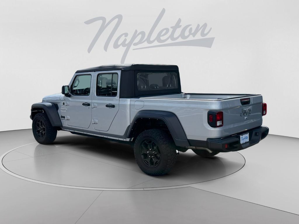 Used 2022 Jeep Gladiator Sport AWD/4WD image 3