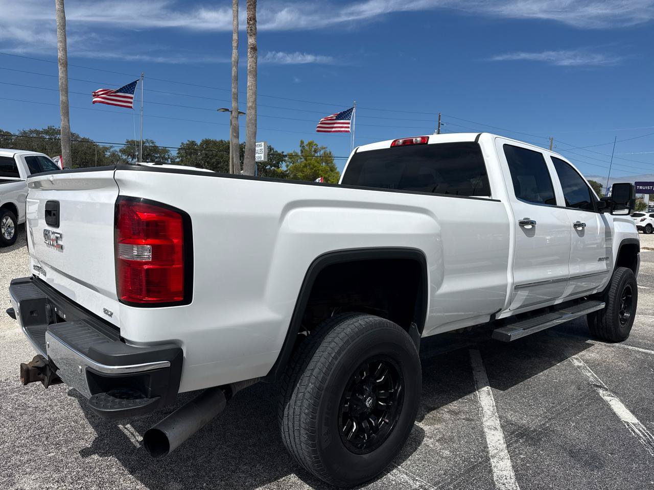 Used 2016 GMC Sierra 2500 SLT w/ Duramax Plus Package AWD/4WD image 5