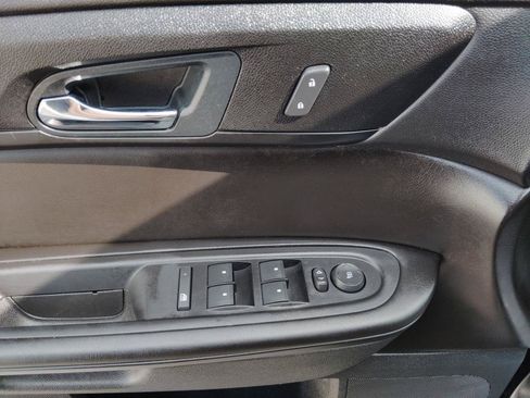 Used 2017 Chevrolet Traverse LT w/ Style and Technology Package FWD image 12