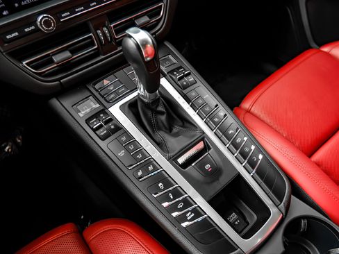 Used 2021 Porsche Macan GTS AWD/4WD image 28