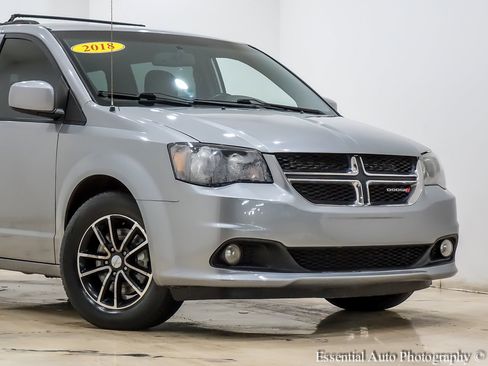 Used 2018 Dodge Grand Caravan GT image 2