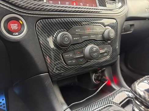 Used 2019 Dodge Charger SRT Hellcat w/ Navigation & Travel Group RWD image 17