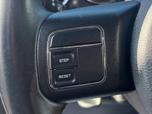 Used 2016 Jeep Wrangler Unlimited Sahara image 28