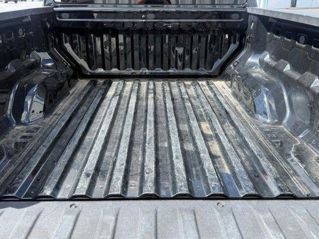 Used 2024 Chevrolet Colorado W/T RWD image 19