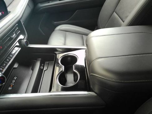 Used 2025 Chevrolet Tahoe LT image 46