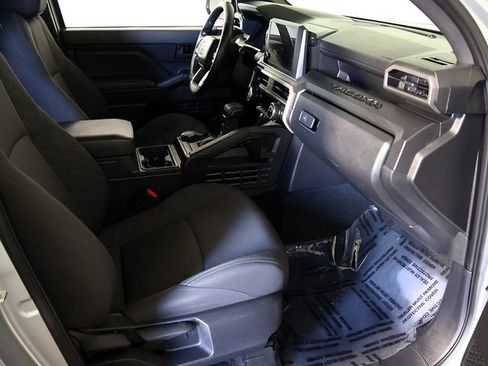 Used 2024 Toyota Tacoma SR AWD/4WD image 31