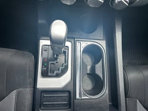 Used 2017 Toyota Tundra SR5 AWD/4WD image 6