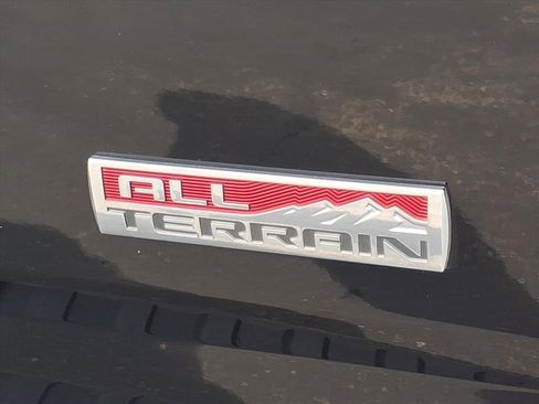 Used 2015 GMC Canyon SLE w/ All-Terrain Package image 10