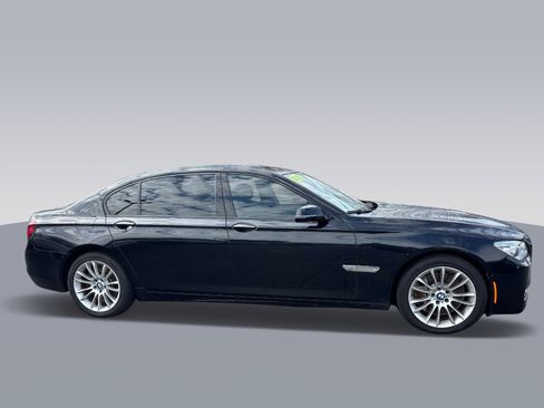 Used 2015 BMW 750Li xDrive image 2