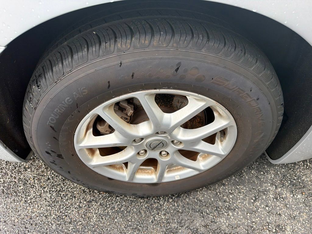 Used 2023 Chrysler Pacifica Touring-L FWD image 5
