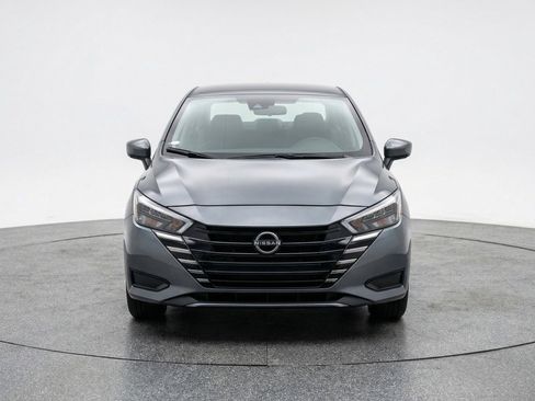 Used 2025 Nissan Versa SV image 2