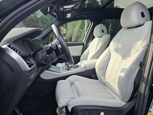 Used 2023 BMW X5 xDrive40i w/ M Sport Package image 14