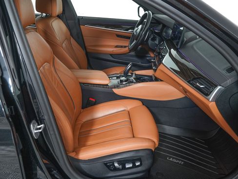 Used 2023 BMW M550i xDrive w/ Executive Package AWD/4WD image 8