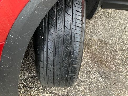 Used 2024 GMC Terrain SLE w/ Driver Convenience Package image 11