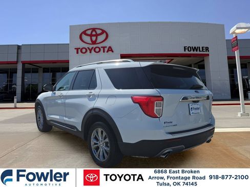 Used 2021 Ford Explorer Limited AWD/4WD image 3