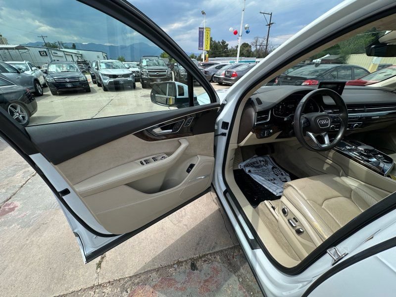 Used 2018 Audi Q7 3.0T Prestige AWD/4WD image 12