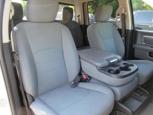 Used 2019 RAM 1500 Classic SLT AWD/4WD image 12