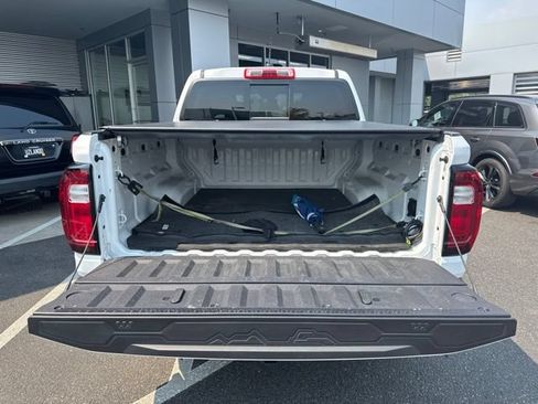 Used 2024 GMC Canyon Elevation w/ Convenience Package AWD/4WD image 4