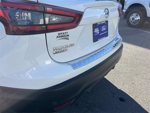 Used 2020 Nissan Rogue Sport S image 10