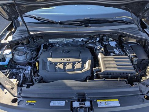 Used 2024 Volkswagen Tiguan SE image 40