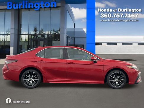 Used 2024 Toyota Camry SE image 7