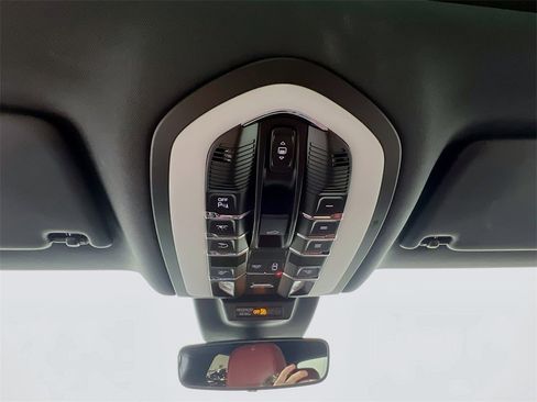 Certified 2022 Porsche Macan S image 14