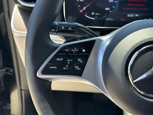 Used 2024 Mercedes-Benz GLC 300 4MATIC image 23