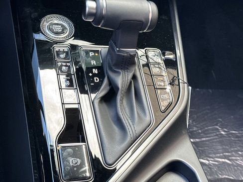 New 2025 Kia Niro SX Touring image 11