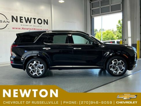 Used 2022 Hyundai Palisade Calligraphy w/ Winter Package FWD image 4
