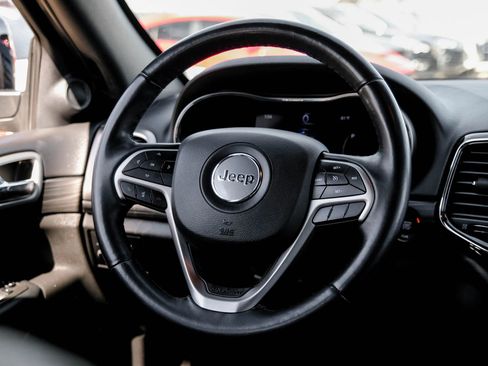 Used 2022 Jeep Grand Cherokee Laredo X RWD image 20