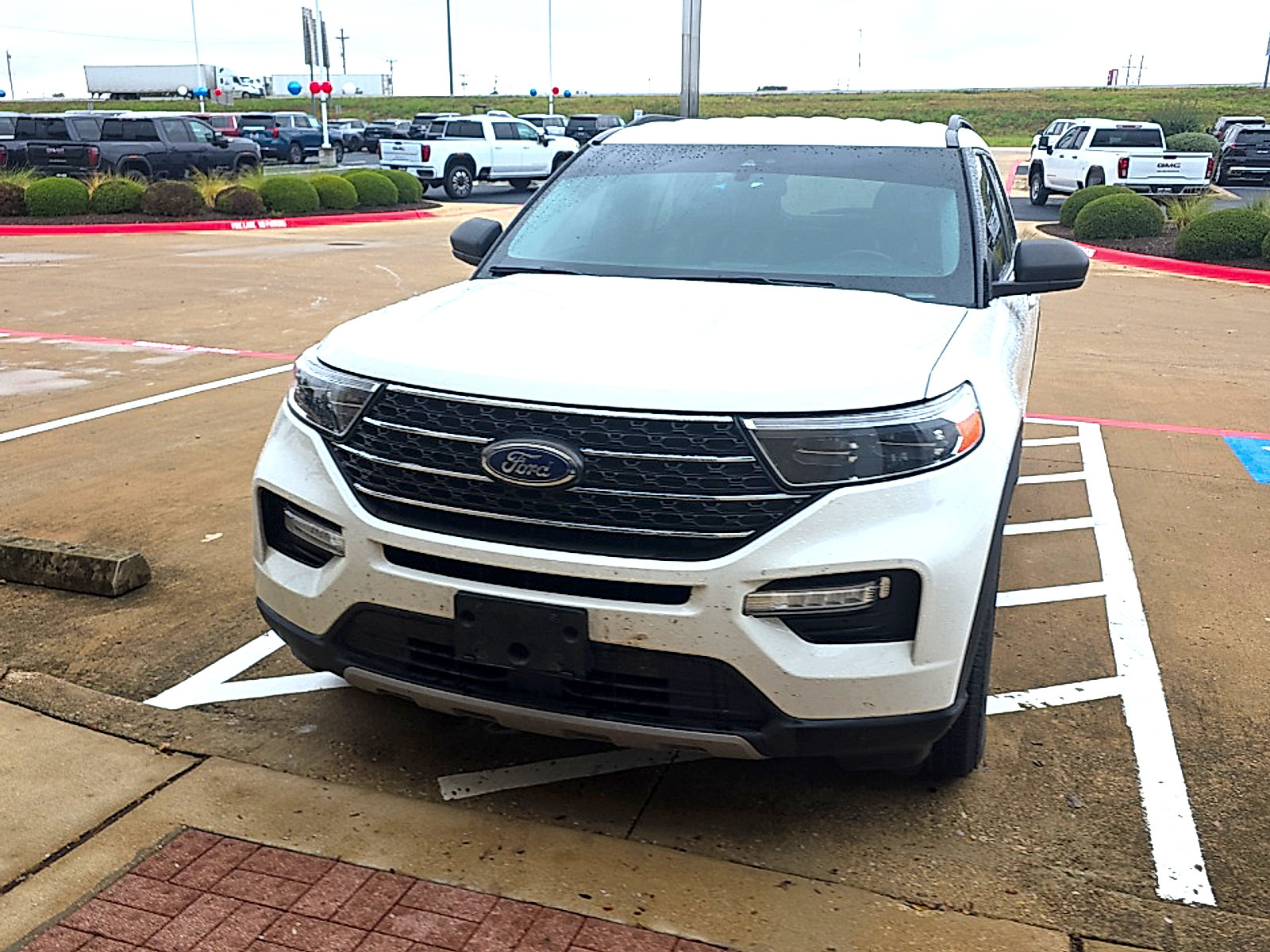 Used 2022 Ford Explorer XLT w/ Equipment Group 202A AWD/4WD image 4