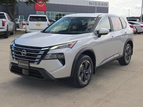 Used 2025 Nissan Rogue SV FWD image 7